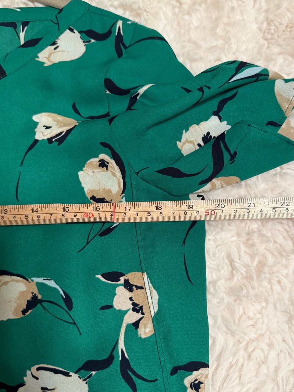 Banana Republic Green Floral Blouse Short Sleeve Women’s Top - Picture 3 of 5